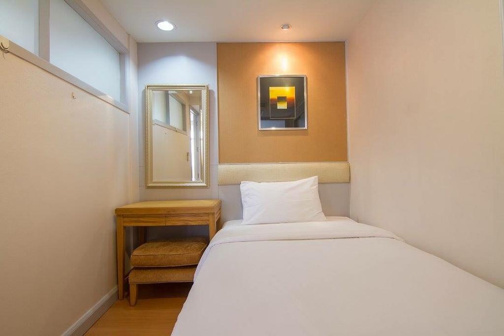 Antique Palace Apartment Bangkok Dış mekan fotoğraf